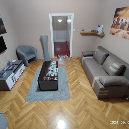 Startpont Apartman Pécs Exterior foto